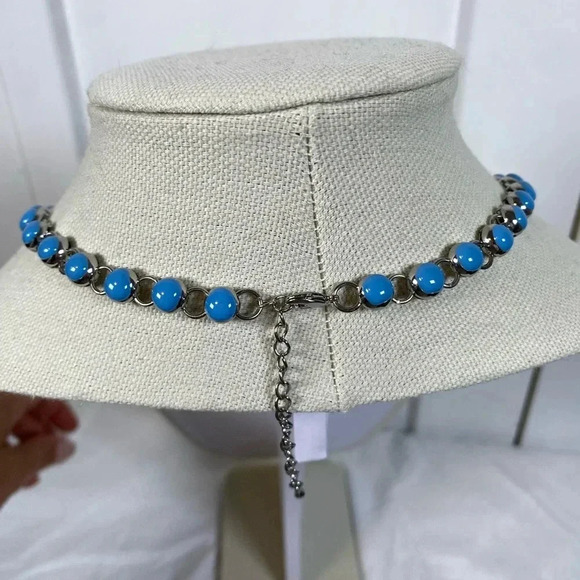 Elegant Blue and Green Beaded Necklace - Picture 3 of 3